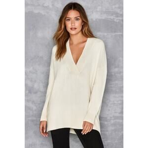 RDI Women’s Size M Cream Tunic Sweater Deep V-Neck Oversized Pullover NWOT